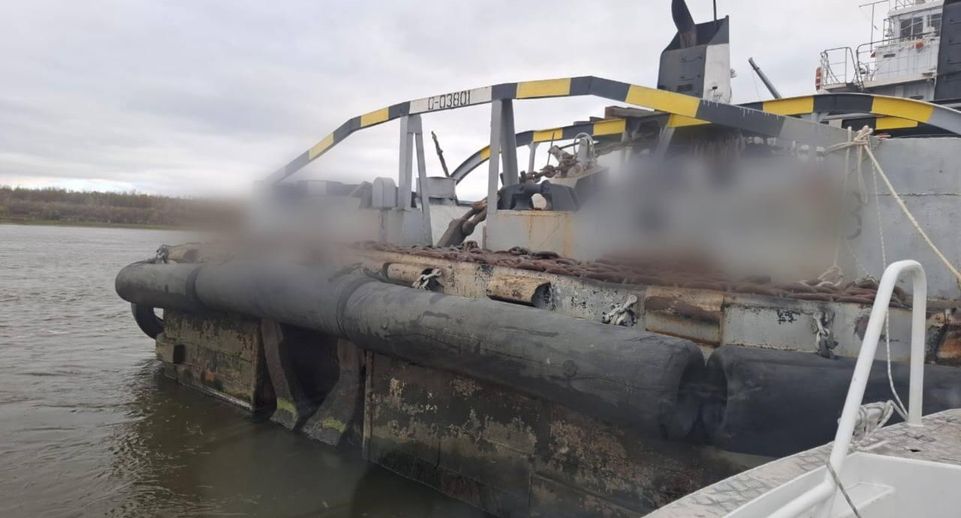 Лодка с рыбаками столкнулась с баржей на Оби под Томском, один человек погиб