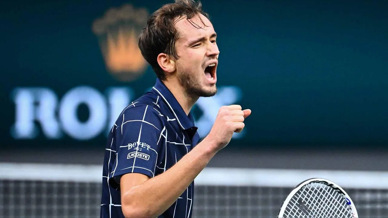 Медведев вышел в полуфинал «Мастерса» в Индиан-Уэллсе после выспоренного очка