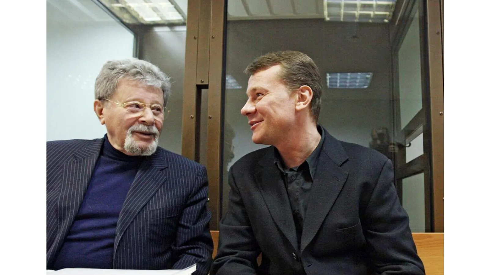 Владислав Галкин и его адвокат Генрих Падва в здании Пресненского суда, Москва, 2009 год. Андрей Стенин