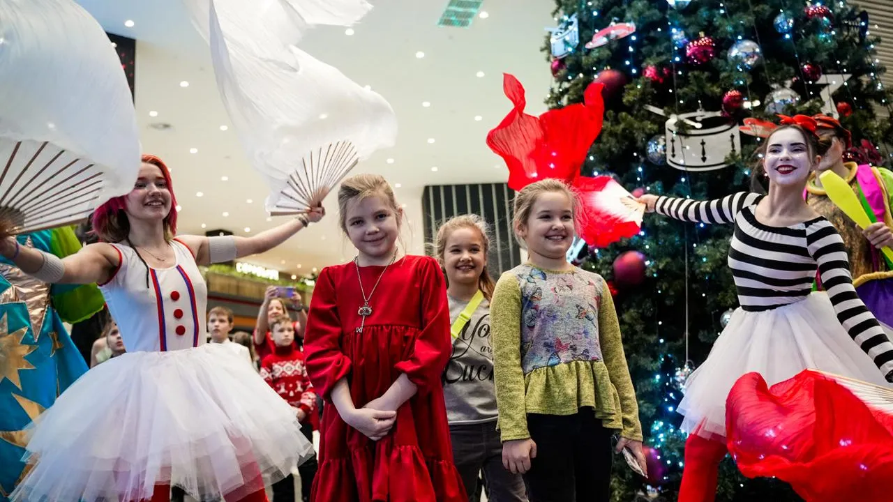 Лучшие новогодние елки Москвы 2025-2026: куда сходить с детьми, чтобы праздник точно удался