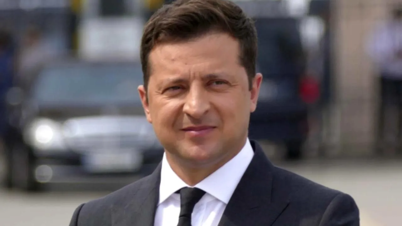 Украинский режиссер Лопатенок предсказал отставку Зеленского из-за угрозы мировой войны