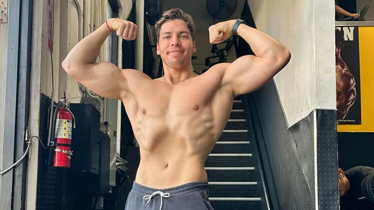 «Нужно шокировать мышцы!»: внебрачный сын Шварценеггера победил на турнире по бодибилдингу