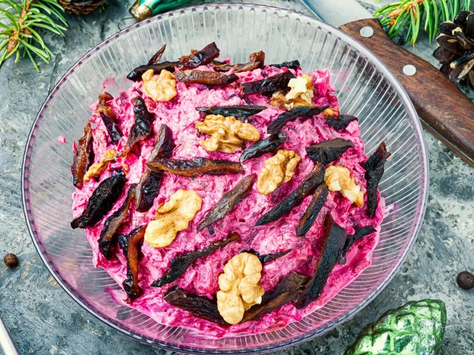 Пиршество для гурманов: необычный салат со свеклой на Новый год, который однозначно удивит гостей