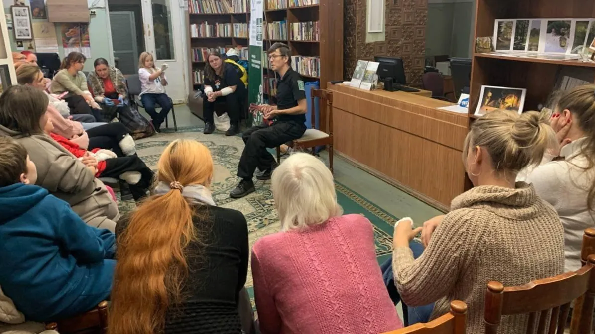Посетителей Центральной библиотеки города Фрязино учат оказывать первую медицинскую помощь