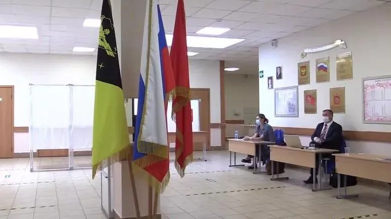 В ТИК Сходни рассказали, почему один из членов УИК был выведен из здания
