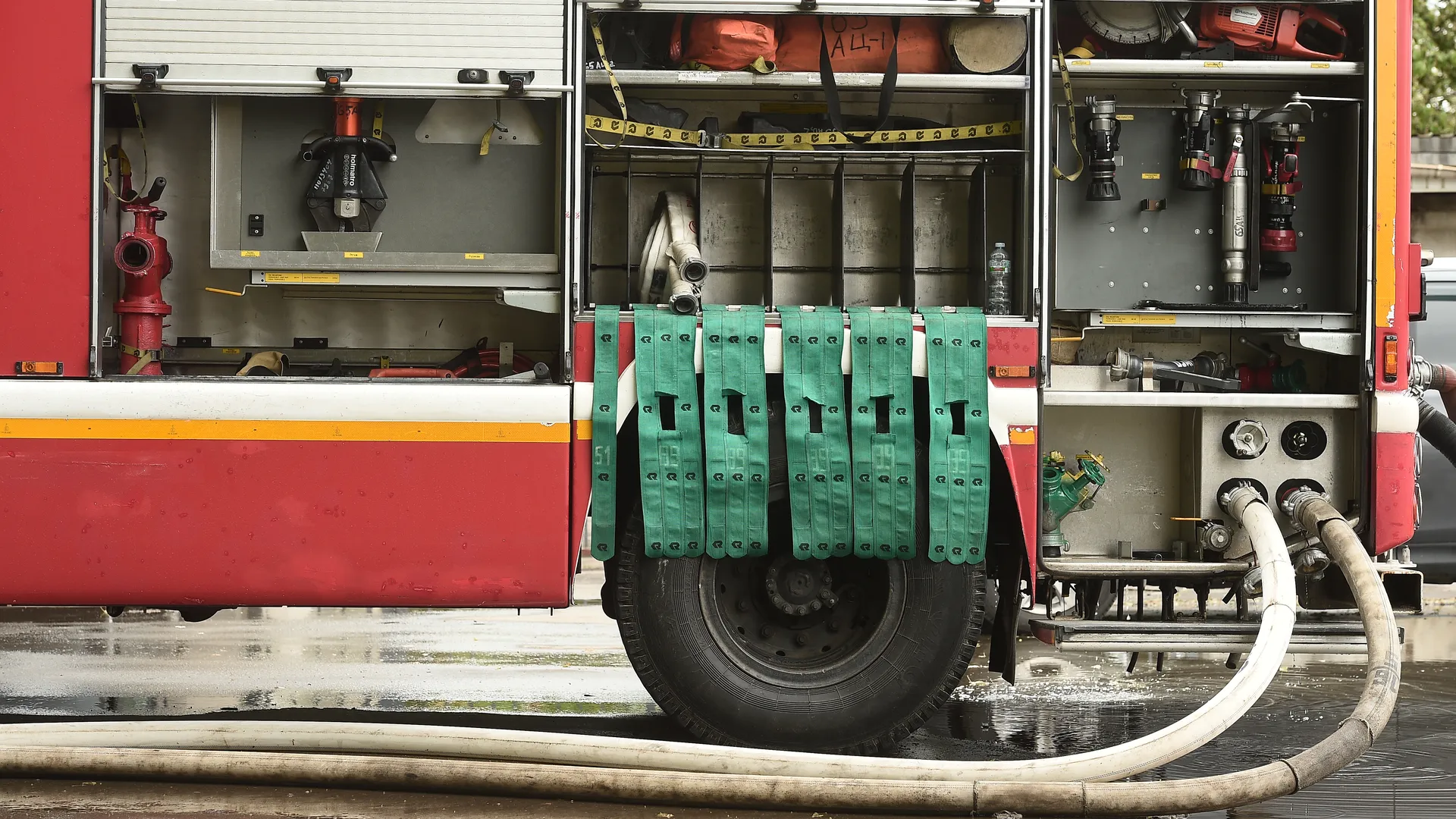 На юге Дагестана эвакуировали 200 жильцов из горящего дома