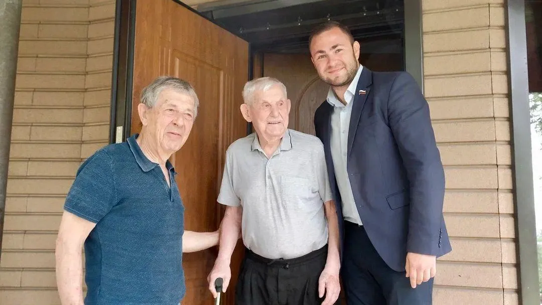 В Красногорске поздравили ветерана ВОВ со 100-летним юбилеем