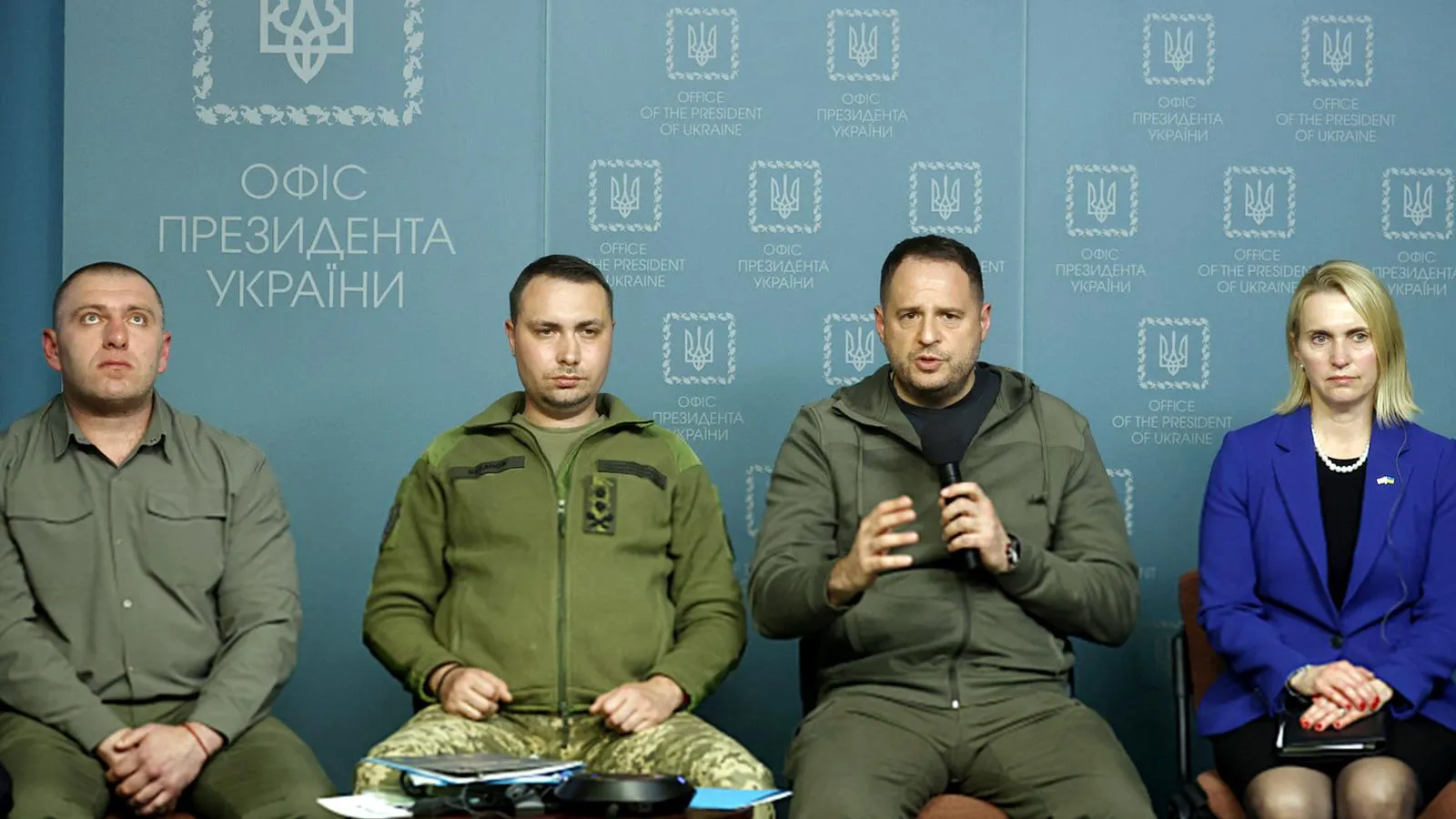 Слева направо: глава СБУ Василий Малюк, начальник ГУР Кирилл Буданов, глава Офиса президента Украины Андрей Ермак и посол США в Украине Бриджит Бринк. Фото: Pavlo Bahamut