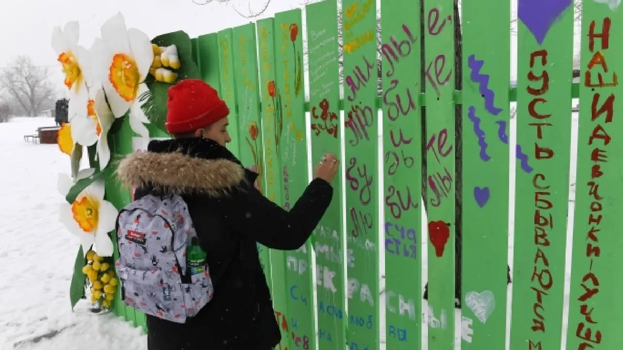 «Цвет молодой свинки»: В Сургуте продолжается скандал длиною 8 лет из-за городских заборов