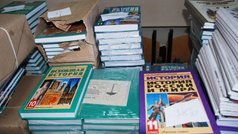 Издатели учебников: контрафактные книги опасны для детского здоровья