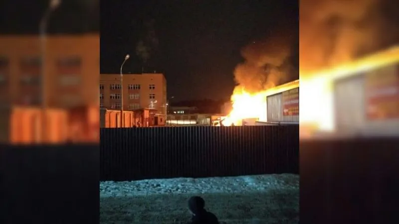 Грузовик сгорел на складе в Жуковском