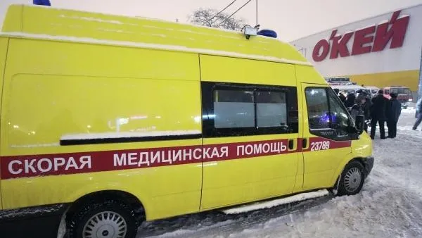 В Петербурге скончалась женщина, которую нашли возле магазина без сознания