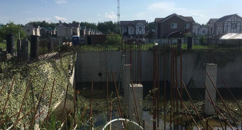 Здание магазина достроили на Ромашковой улице в деревне Капустино
