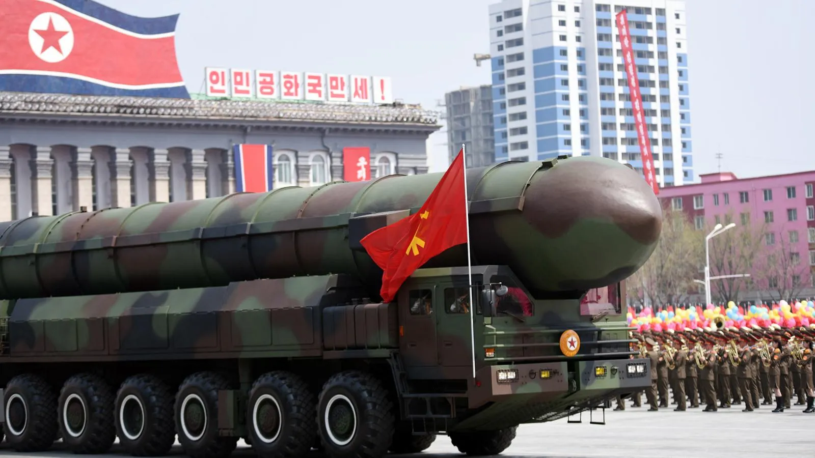 Ракетные войска Корейской народной армии на военном параде в центре Пхеньяна. Chen Dayu