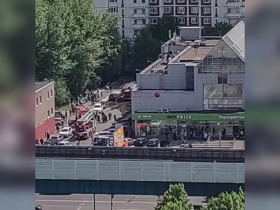 Приехало 6 пожарных машин: очевидцы рассказали о крупном пожаре на юго-западе Москвы