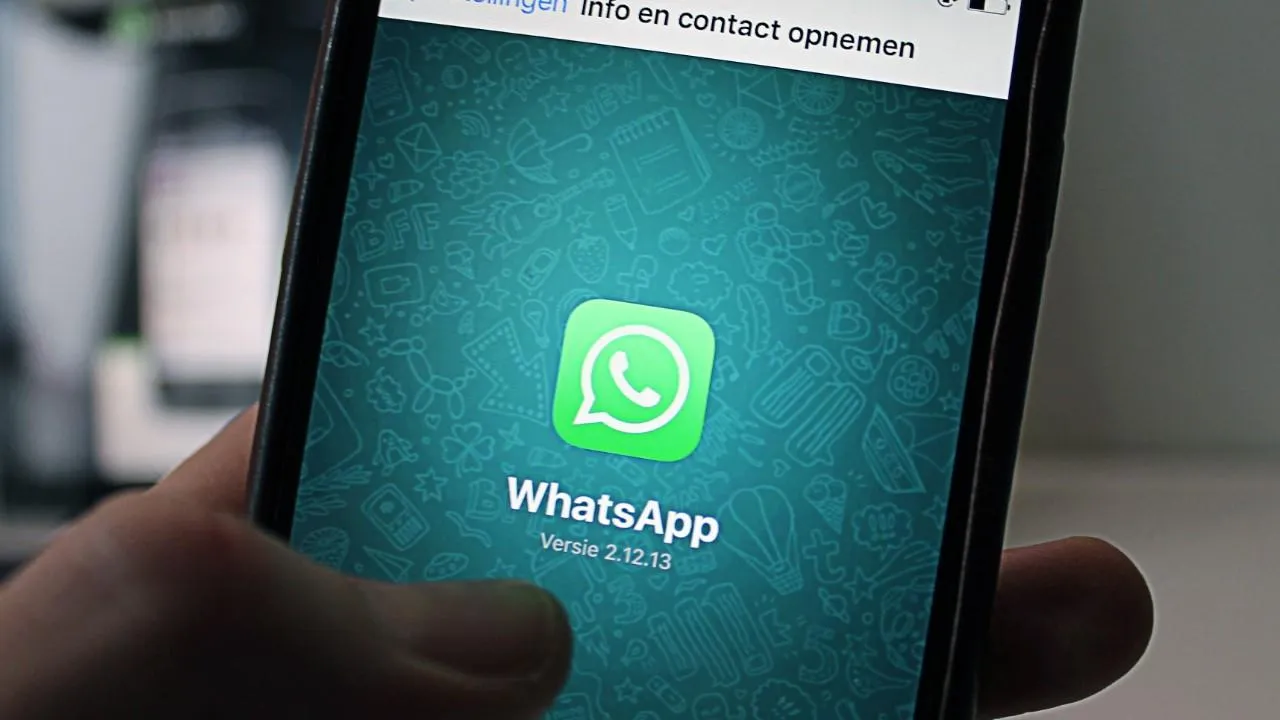 Mash: мошенники начали обманывать россиян, представляясь сотрудниками WhatsApp