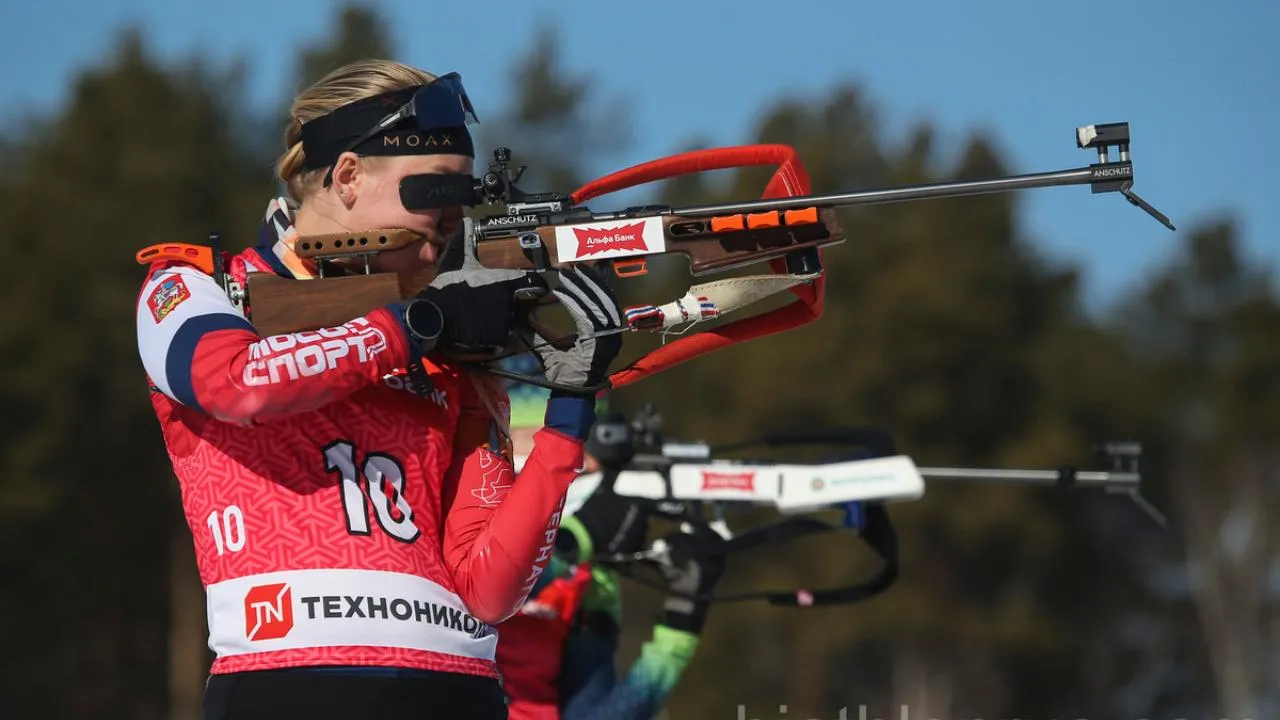Губерниев пожурил биатлонисток за незнание правил