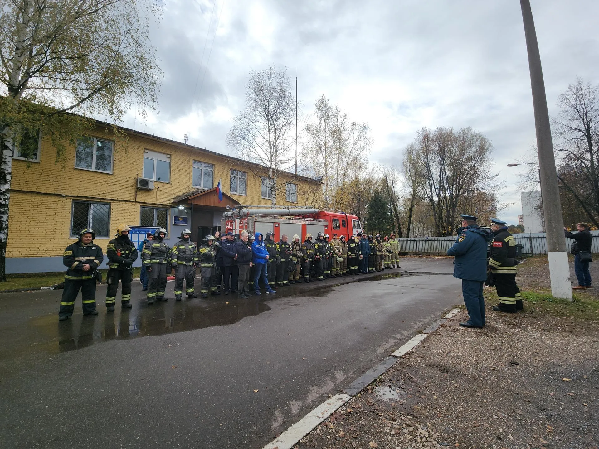 Сотрудники МЧС и пожарные на учениях. Фото: МедиаБанк Подмосковья/Иван Петрушин&nbsp;