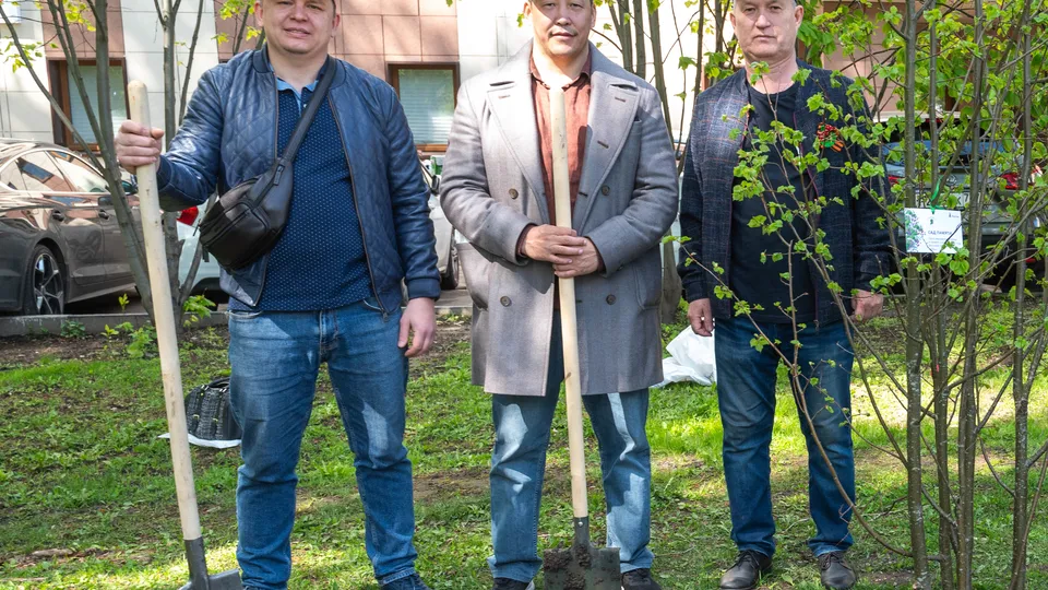 Амаду Мамадаков (в центре). Фото: Наталья Николаева