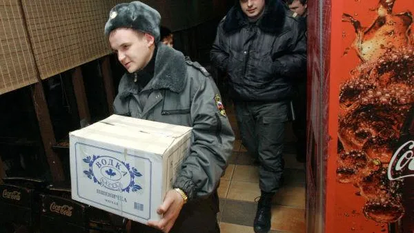 Свыше 60 литров алкоголя без лицензии и патроны изъяли в клубе Наро-Фоминского района