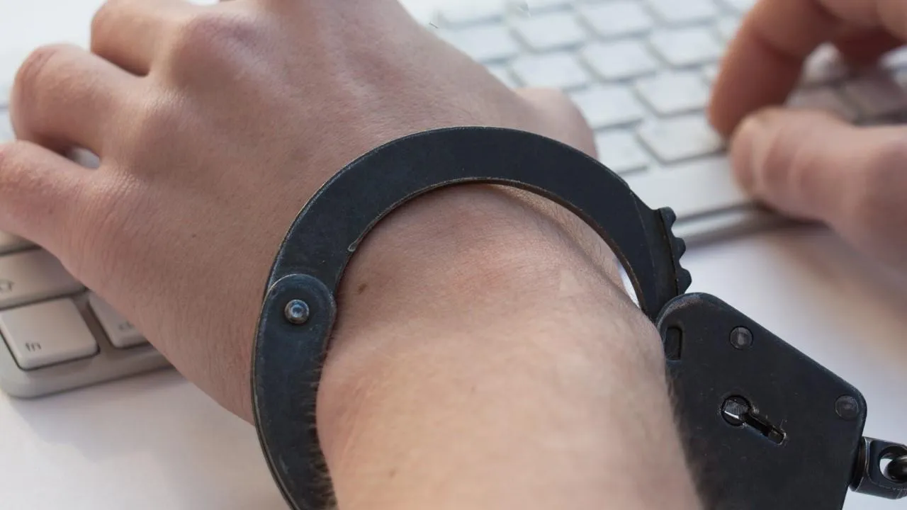 Поднебесный отказался давать показания в СК по делу о сексе с несовершеннолетней