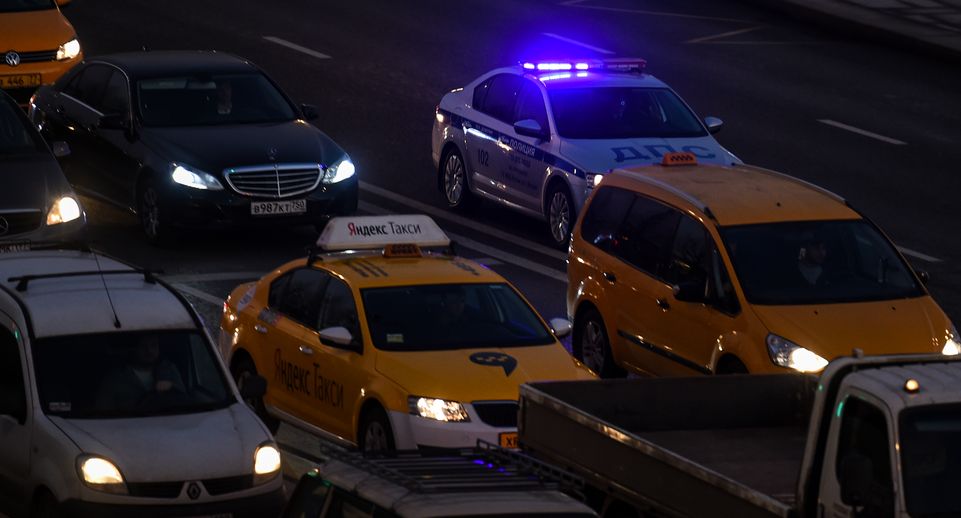Пробки на дорогах Подмосковья составили 4 балла вечером 11 августа