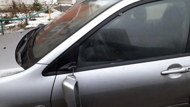 Несколько десятков автомобилей разбили вандалы в Химках
