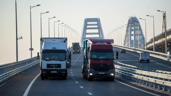 Названы способы решения повышенной аварийности из-за наплыва дальнобойщиков на восток РФ