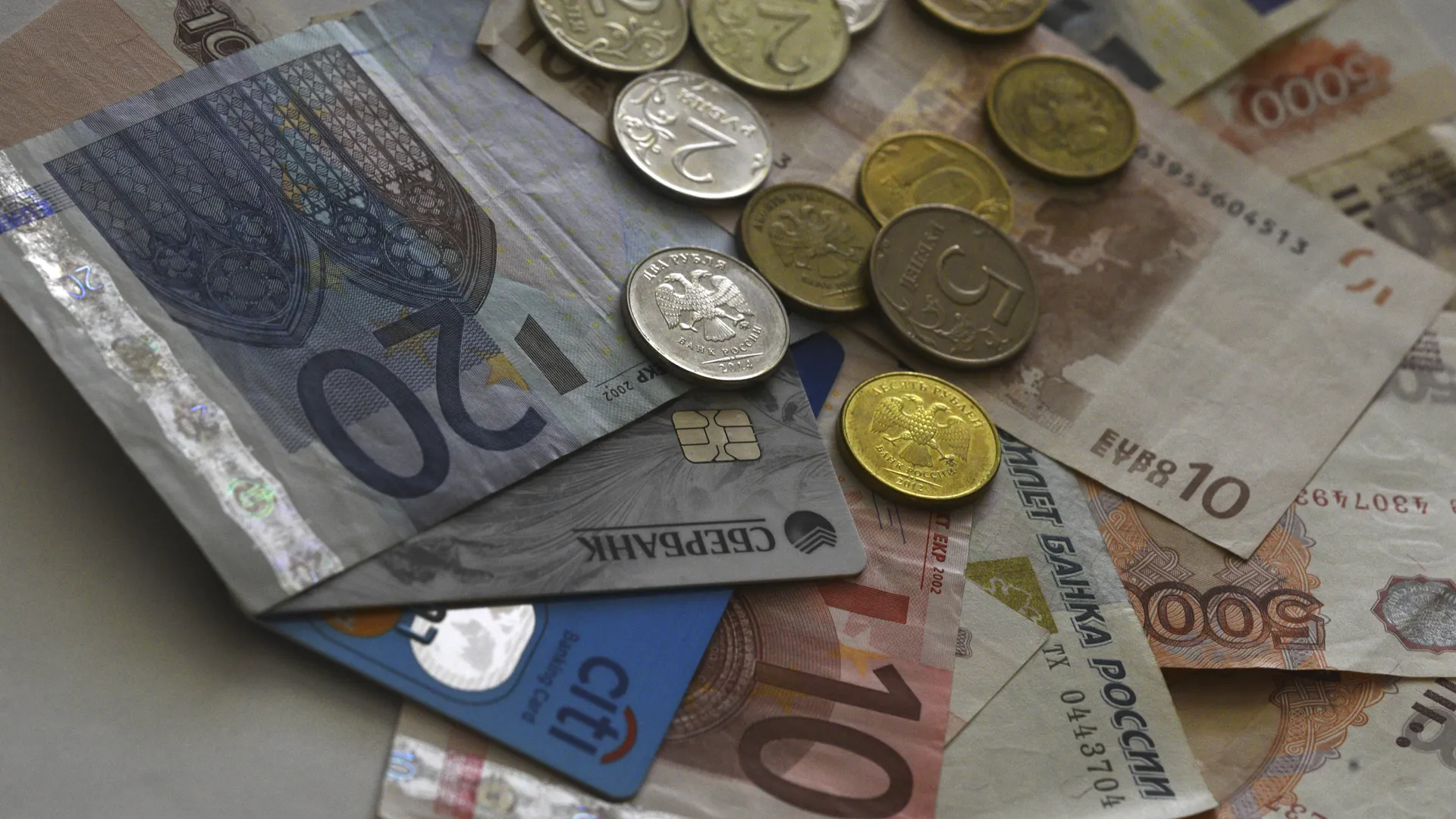 Джинсы, пиво и шаверма: найденная кредитка заменила подростку из Подмосковья карманные деньги на целый месяц