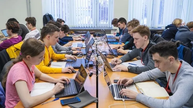 Две сотни школьников подготовят к Международной олимпиаде по информатике в Долгопрудном