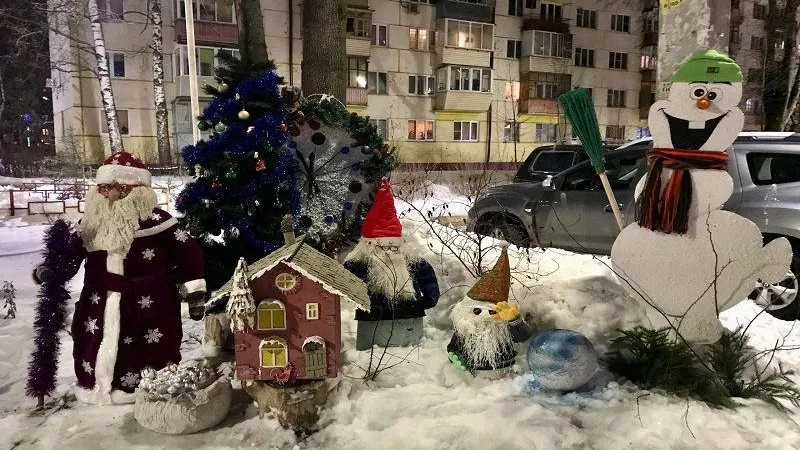 Новогодние декорации во дворе восхитили жителей Раменского