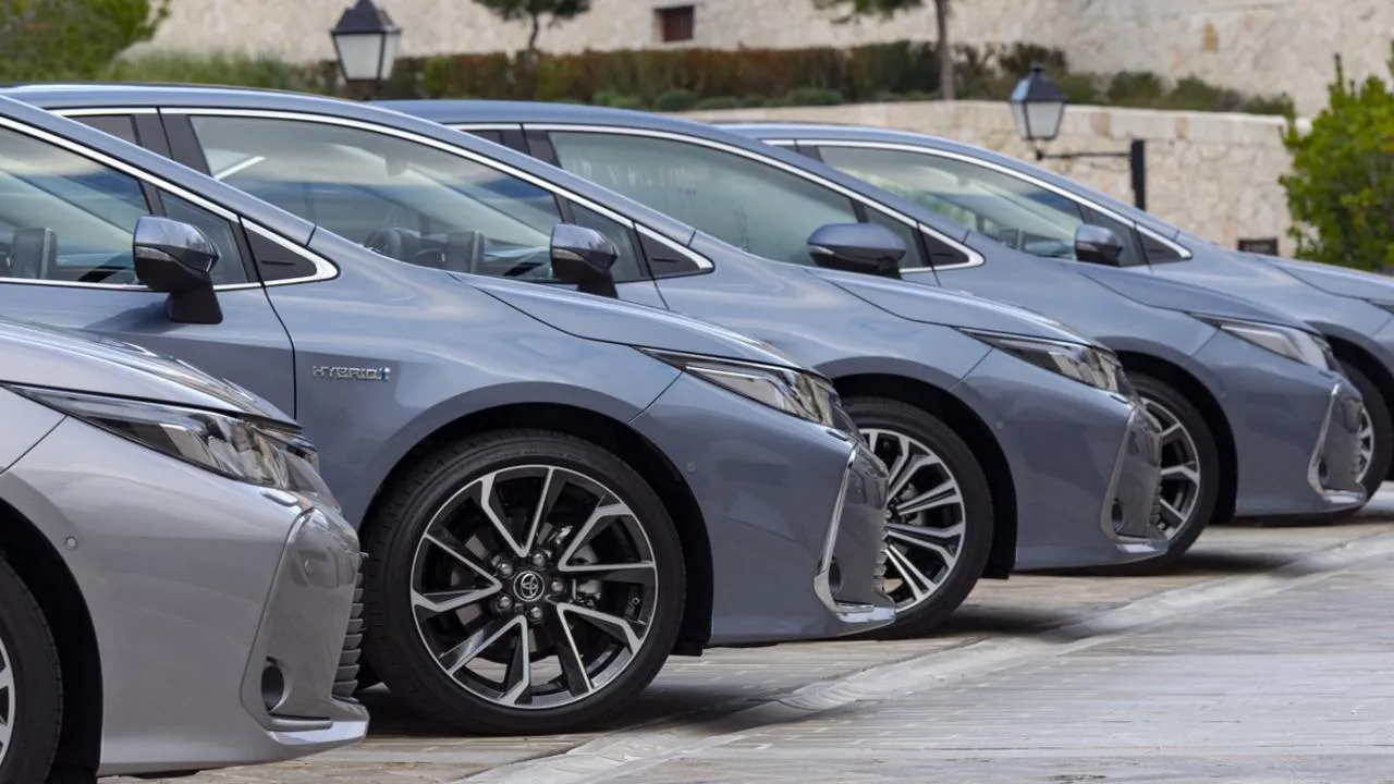 Toyota Corolla стала роскошью: цены на популярный седан взлетели