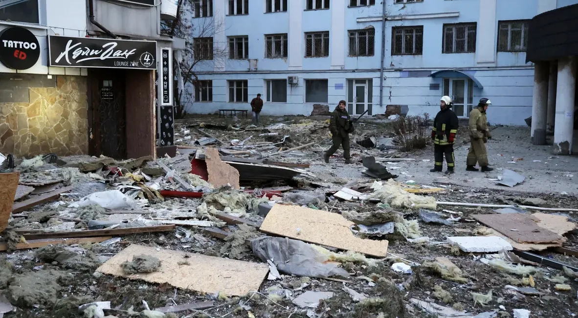 Последствия обстрела ВСУ Ворошиловского района Донецка