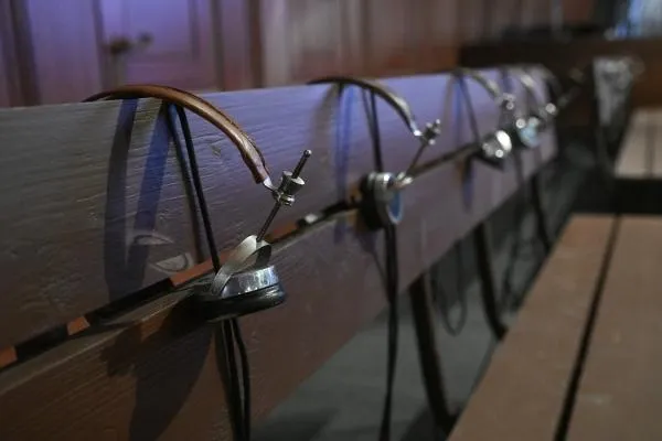 Фрагменты интерьера воссозданного зала судебного процесса над нацистами в Нюрнберге