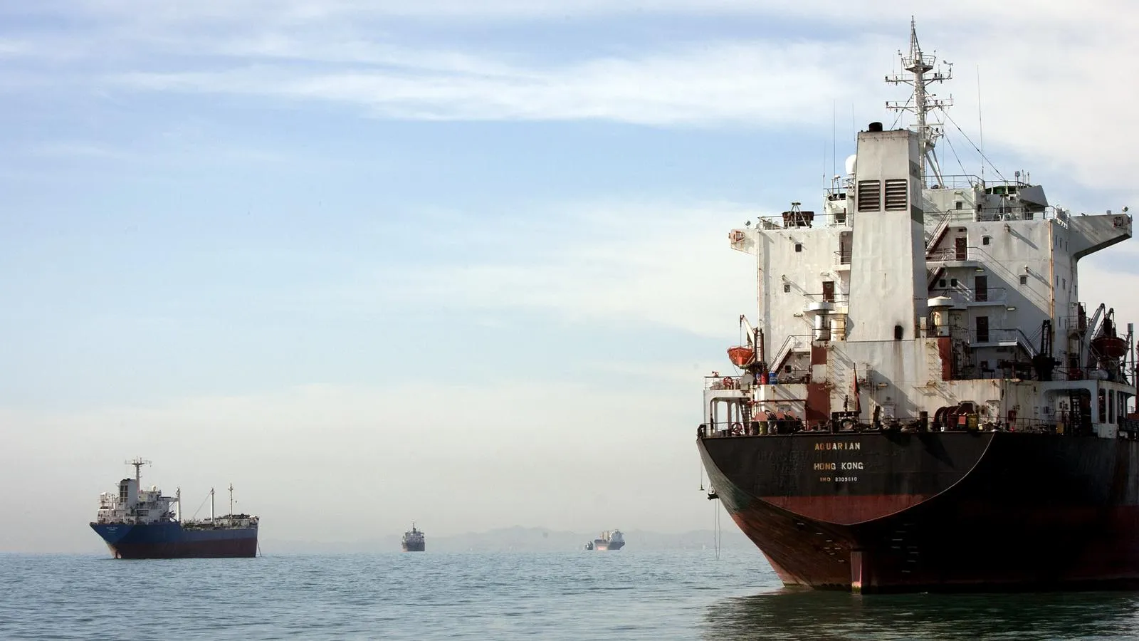 Корабли в Ормузском проливе. Ahmad Halabisaz