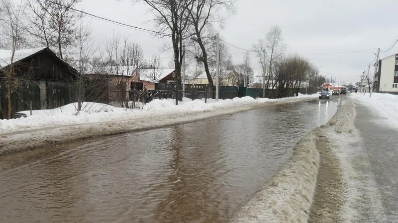 Огромное подтопление в 100 квадратных метров устранили у станции Дорохово