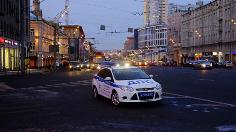 Автомобиль ГИБДД попал в ДТП на юге Москвы