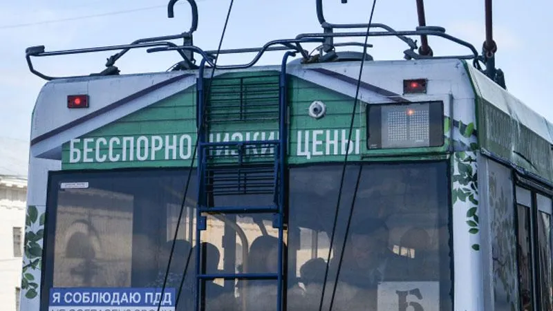 Девушка из психушки напала с ножом на пассажира троллейбуса в Москве