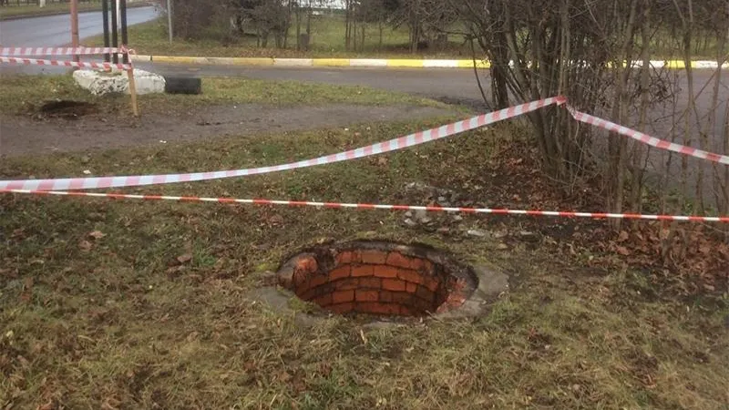 Массовую кражу крышек люков обнаружили жители под Раменским