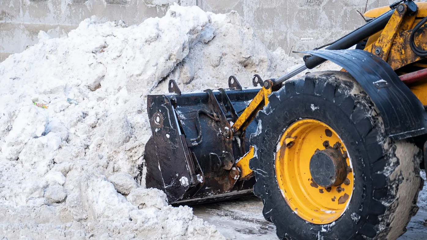 Уборка снега. Фото: администрация Ленинского