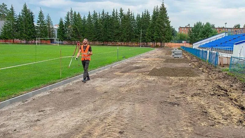 В Климовске начали ремонт беговых дорожек в спорткомплексе «Заречье»