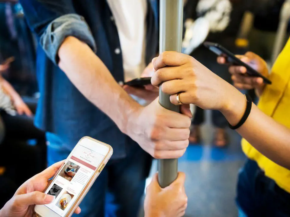 Отец Константин объяснил, какое поведение в общественном транспорте считается греховным