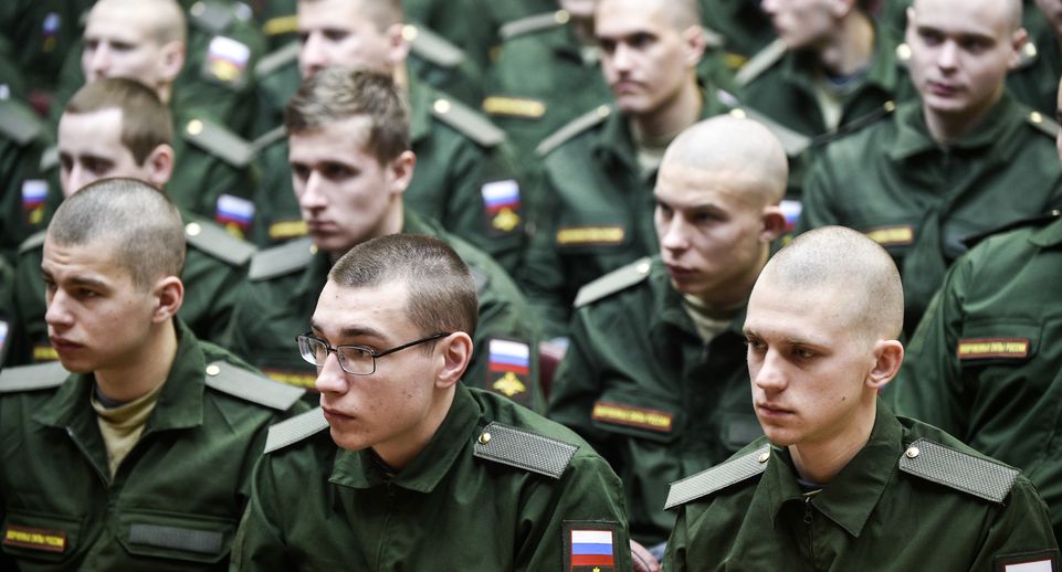 В России начали прием заявок на отсрочку от армии для одной категории граждан