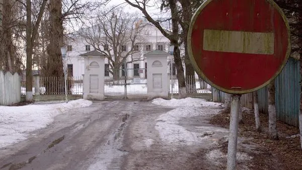 Усадьба «Петрово-Дальнее» в Красногорском районе ветшает на глазах