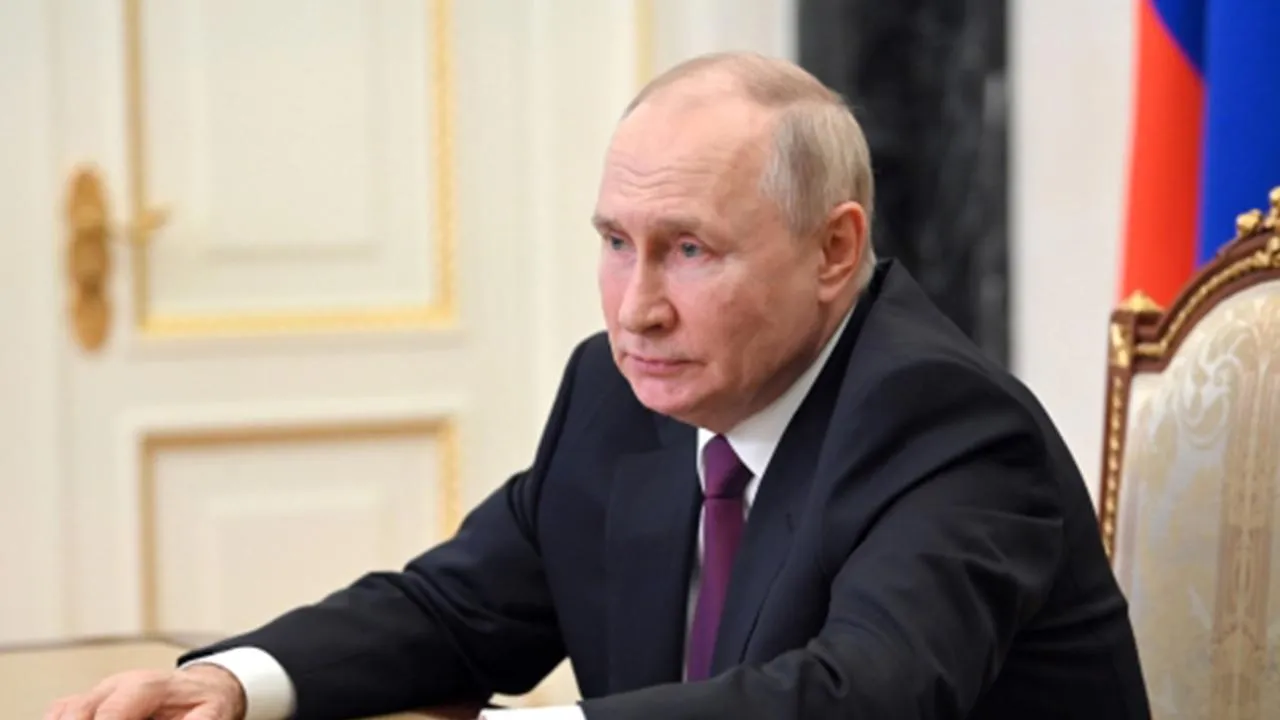 Путин поручил правительству представить предложения льготной ипотеки для учителей