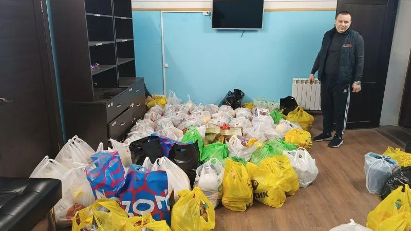 Подарки пожилым людям вручили волонтеры из Дмитрова