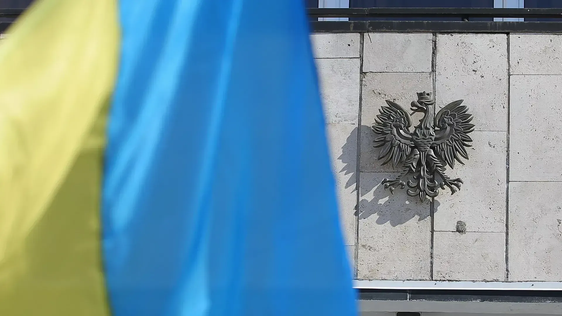 Решение властей Белгорода выкрасить тротуарную плитку в цвета украинского флага взорвало местную общественность
