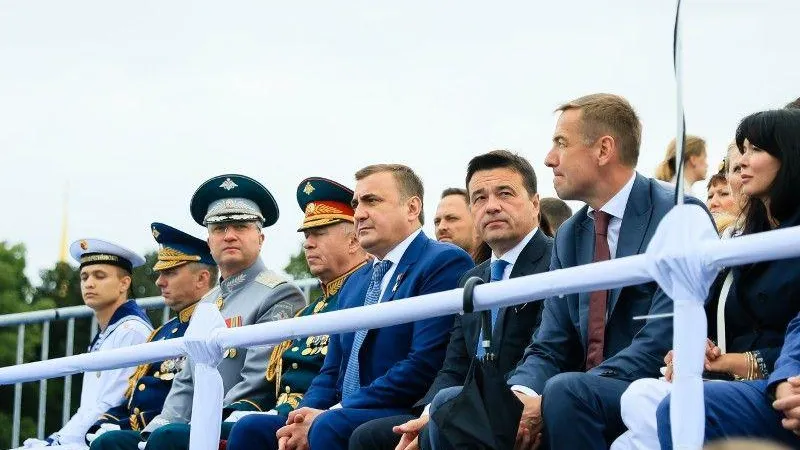 Губернатор Московской области принял участие в параде ВМФ в Санкт-Петербурге