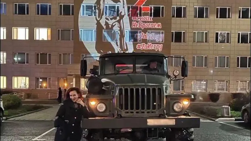 Военный грузовик повышенной проходимости отправили из Истры в зону спецоперации