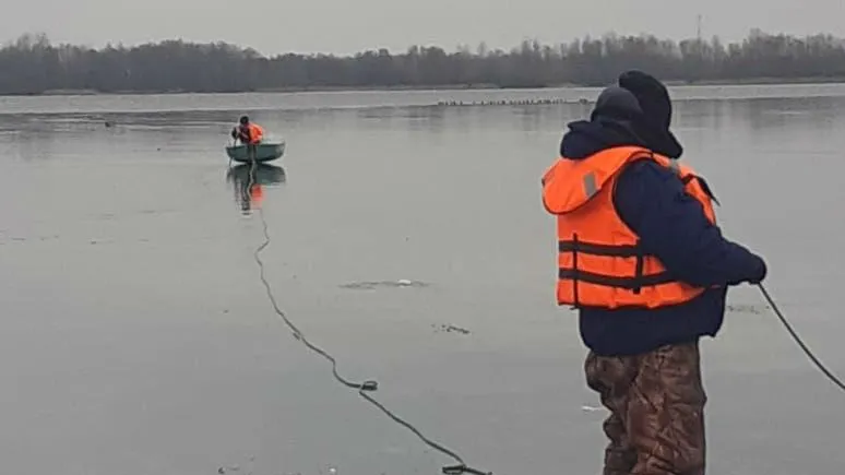 Рыбака, провалившегося под лед, спасли в Подмосковье